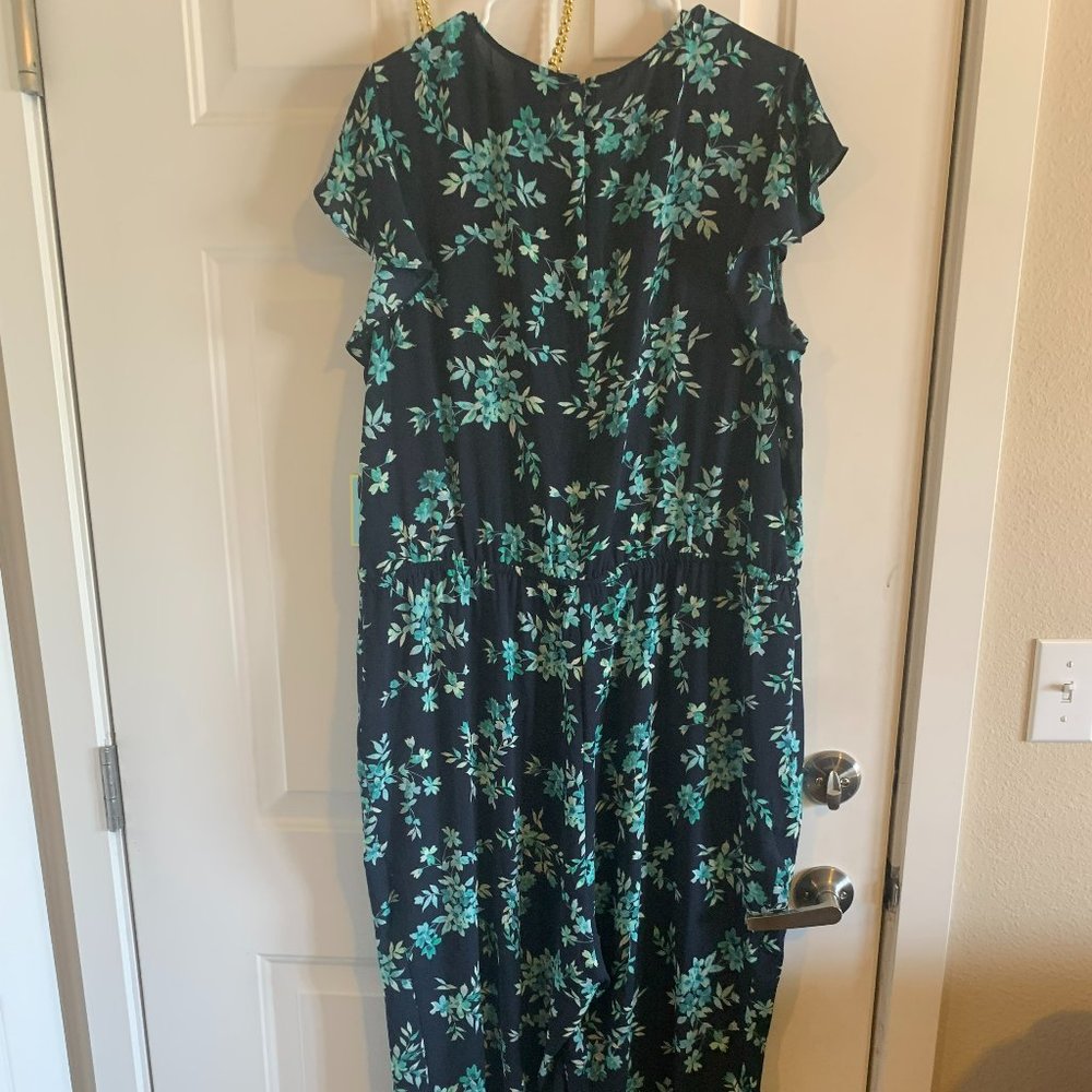 Floral pantsuit, size 18